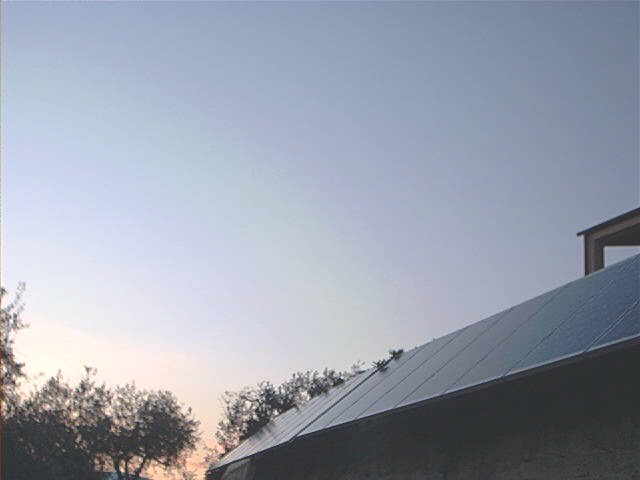 Impianto da 2 kw. realizzato con 12 moduli SHELL SOLAR da 165 wp monocristallini Inverter Magnetek Aurora 2.0 - Strutture: Intersol Località: Civezza (IM) Installato da nostro Installatore Autorizzato 'Imperia 1'