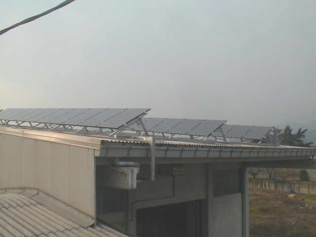 Impianto da 20 kw. realizzato con 108 moduli Kyocera da 175 wp policristallini - Inverter SMA Mini central 6.0 con datalogger SB control - Strutture Intersol Località: Biella (BI) Installato da nostro Installatore Autorizzato 'Biella 1'
