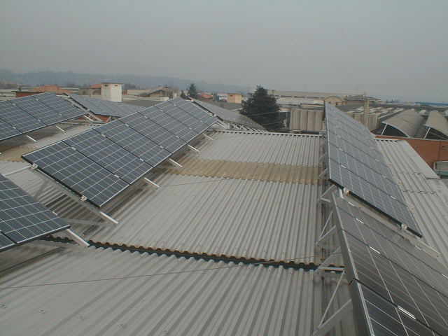 Impianto da 20 kw. realizzato con 108 moduli Kyocera da 175 wp policristallini - Inverter SMA Mini central 6.0 con datalogger SB control - Strutture Intersol Località: Biella (BI) Installato da nostro Installatore Autorizzato 'Biella 1'