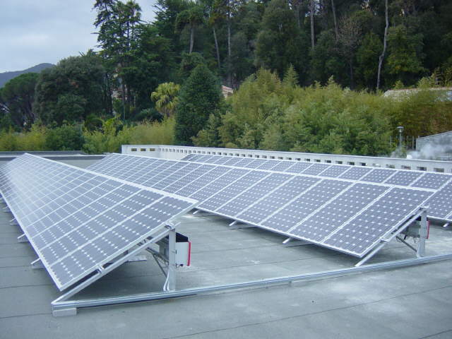 Impianto da 10kw realizzato con 60 moduli SolarWorld da 165 wp - monocristallini. 3 Inverter SMA Sunny Boy 3.000 scuola elementare 'Mazzini-Ovest' comune di Chiavari installato da ns autorizzato Chiavari1