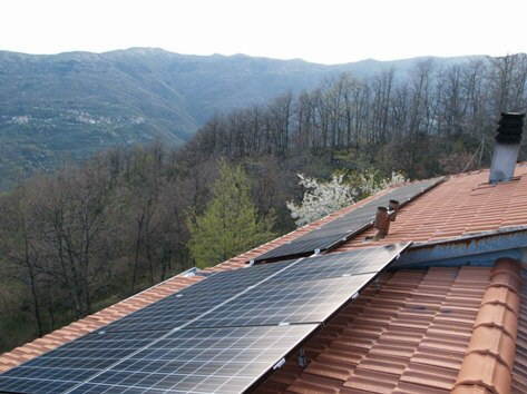 Impianto da 3kw realizzato con moduli Kyocera da 175 wp - policristallini. Inverter SMA Sunny Boy Zona Aurigo - Colle d'Oggia installato da ns autorizzato Imperia 2