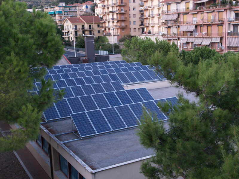Impianto da 20 kwp realizzato con moduli Mitsubishi da 180 wp - località Imperia scuola elementare Via degli Ulivi- installato da nostro autorizzato LaSpezia 1