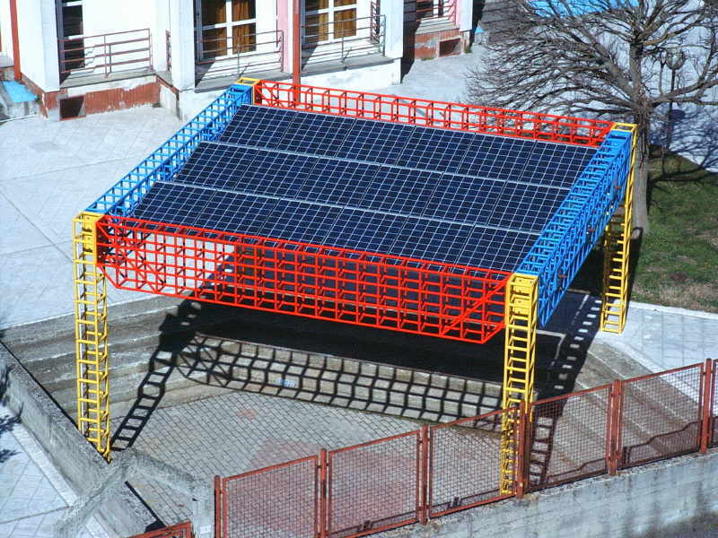 Impianto da 6,3 kw. realizzato con 36 moduli Kyocera da 175 wp policristallini Inverter Magnetek Aurora 6.0 - Strutture: Intersol Località: Scuola Materna La Spezia Installato da nostro Installatore Autorizzato 'La Spezia 1'