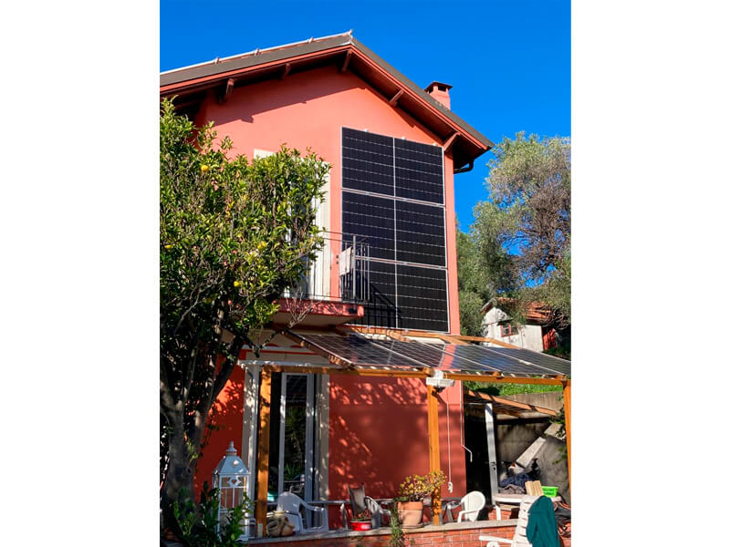 Impianto da 3 kwp installato a Imperia ( Sant’Agata) con moduli da 490wp mono , Qcell e inverter Fronius Primo